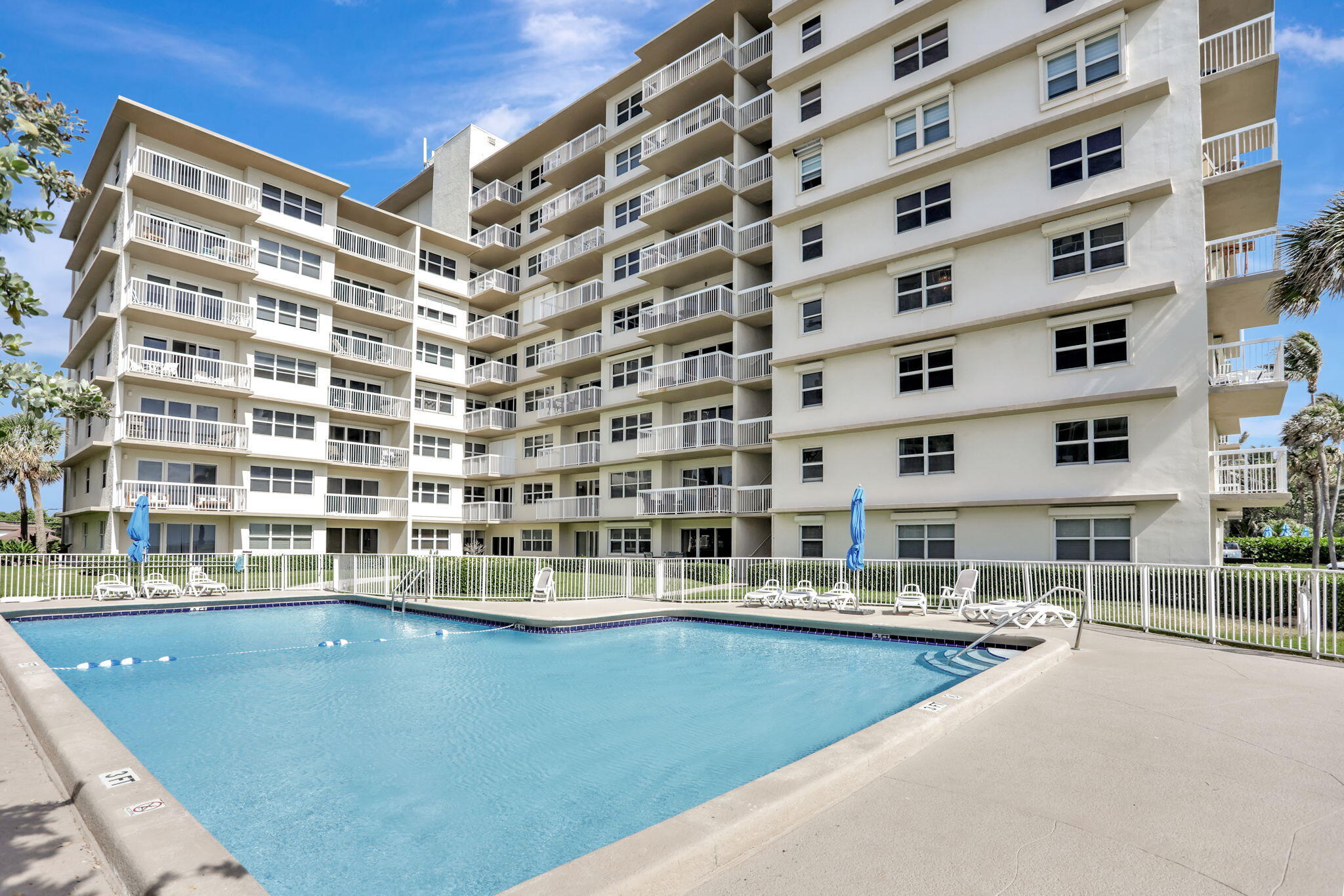 1069 Hillsboro Mile 401