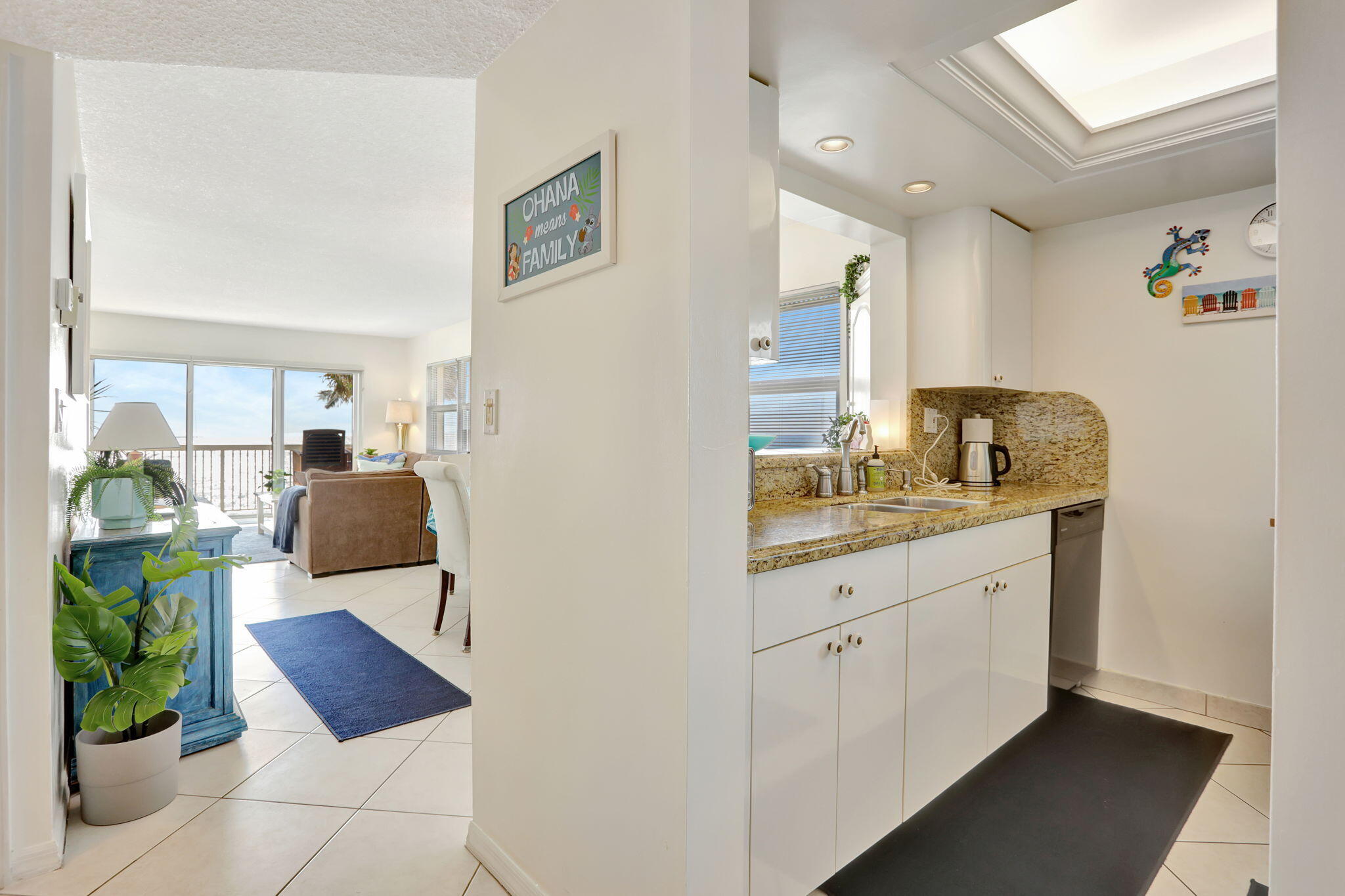 1069 Hillsboro Mile 401