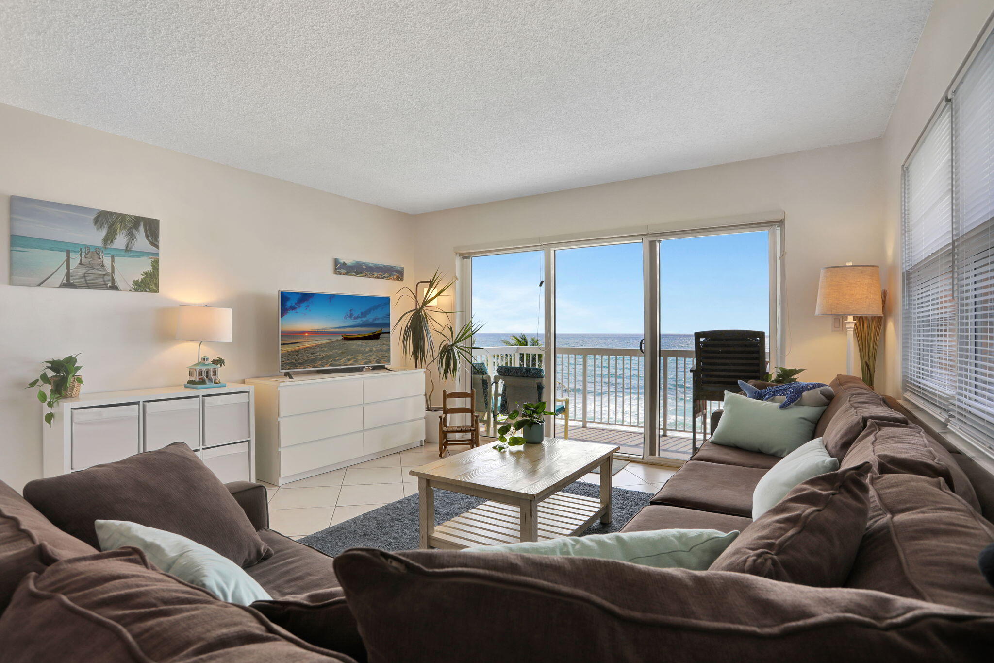 1069 Hillsboro Mile 401