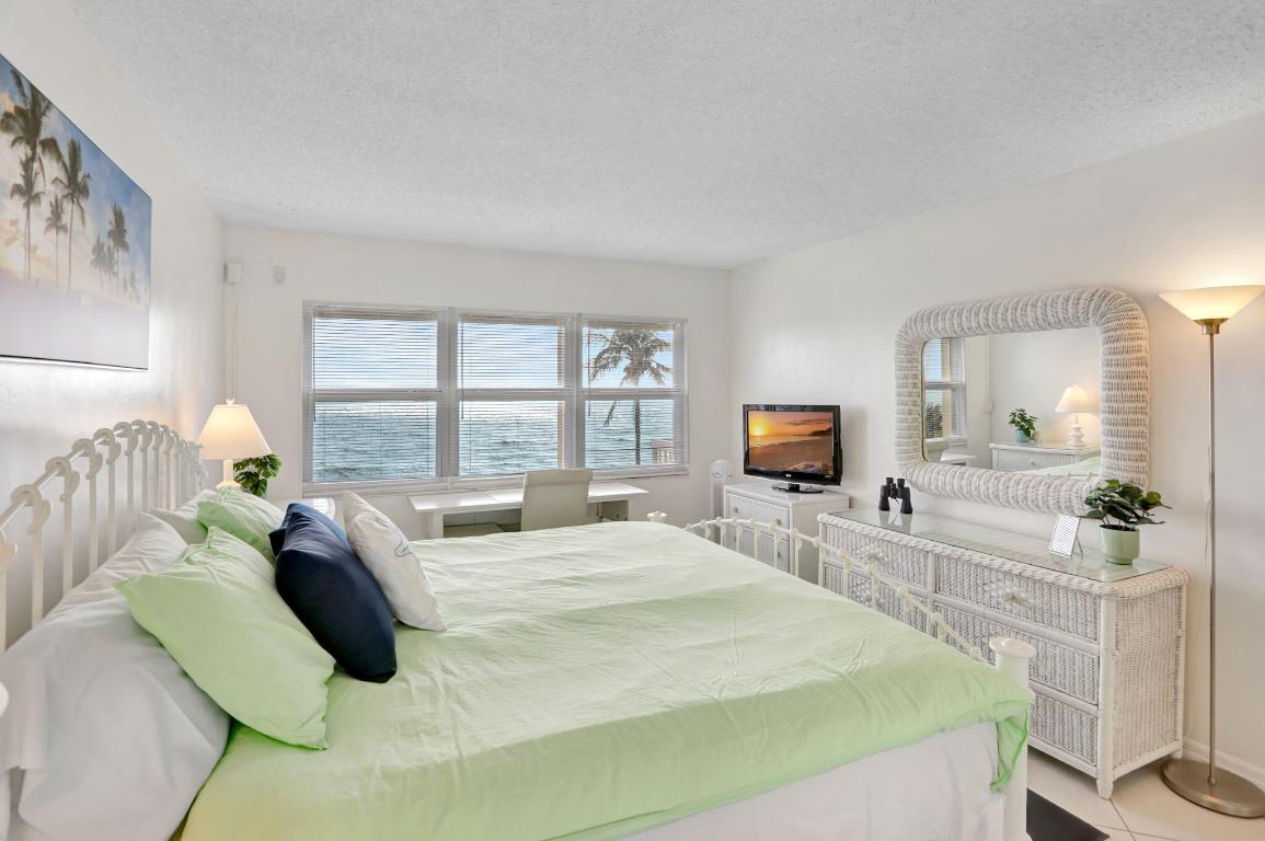 1069 Hillsboro Mile 401