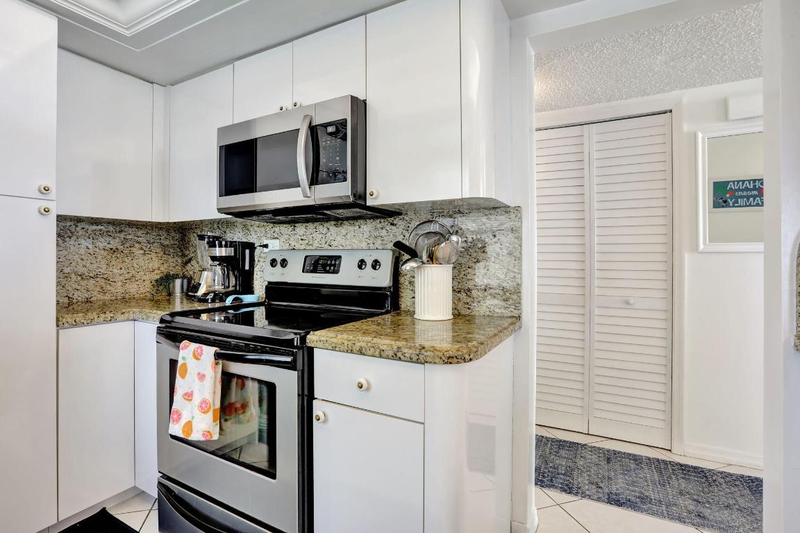 1069 Hillsboro Mile 401