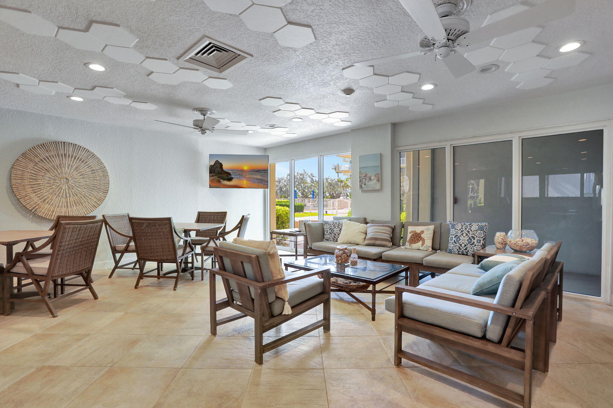 1069 Hillsboro Mile 401