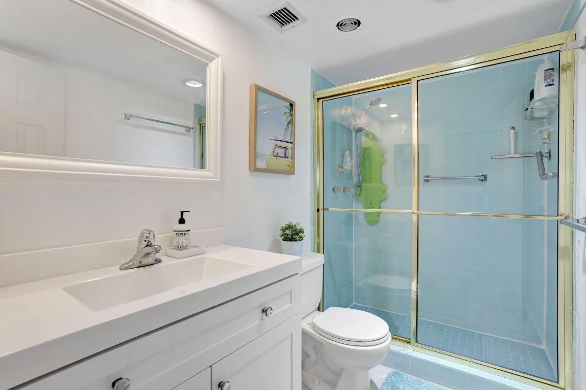 1069 Hillsboro Mile 401