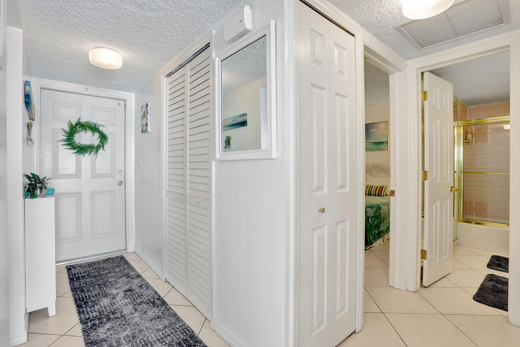 1069 Hillsboro Mile 401