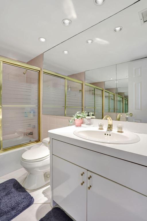 1069 Hillsboro Mile 401