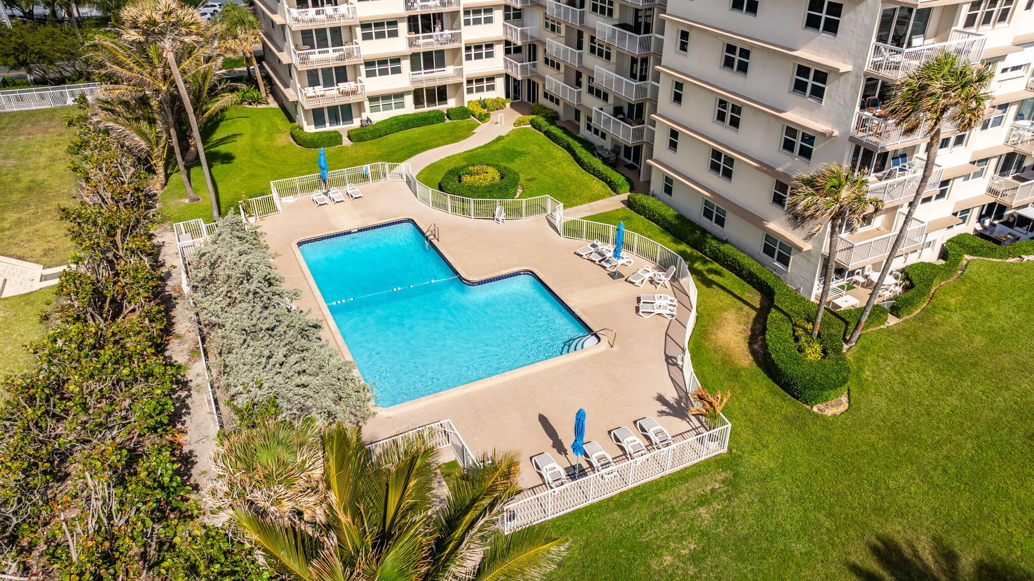 1069 Hillsboro Mile 401