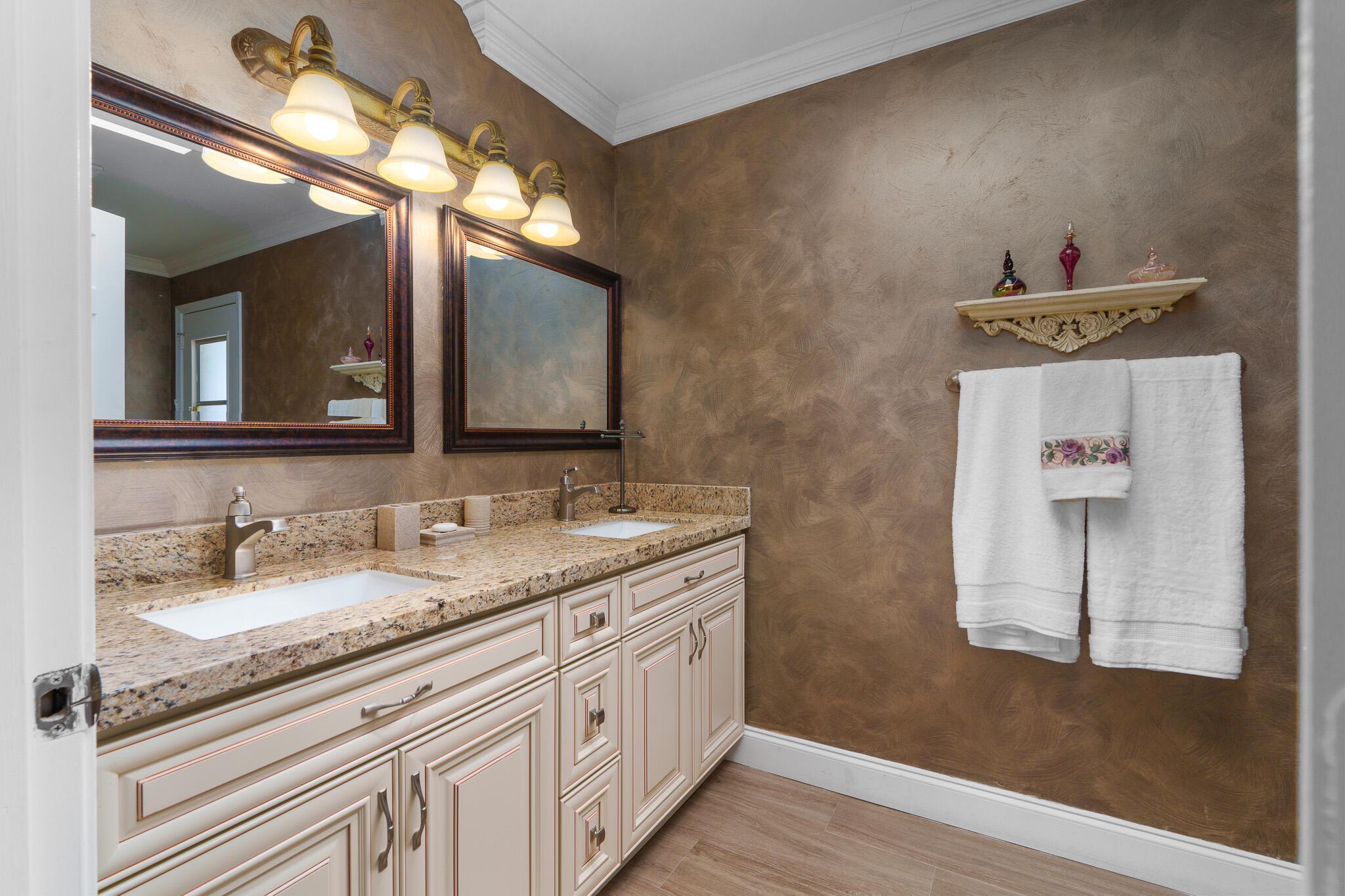 11199 Island Lakes Lane