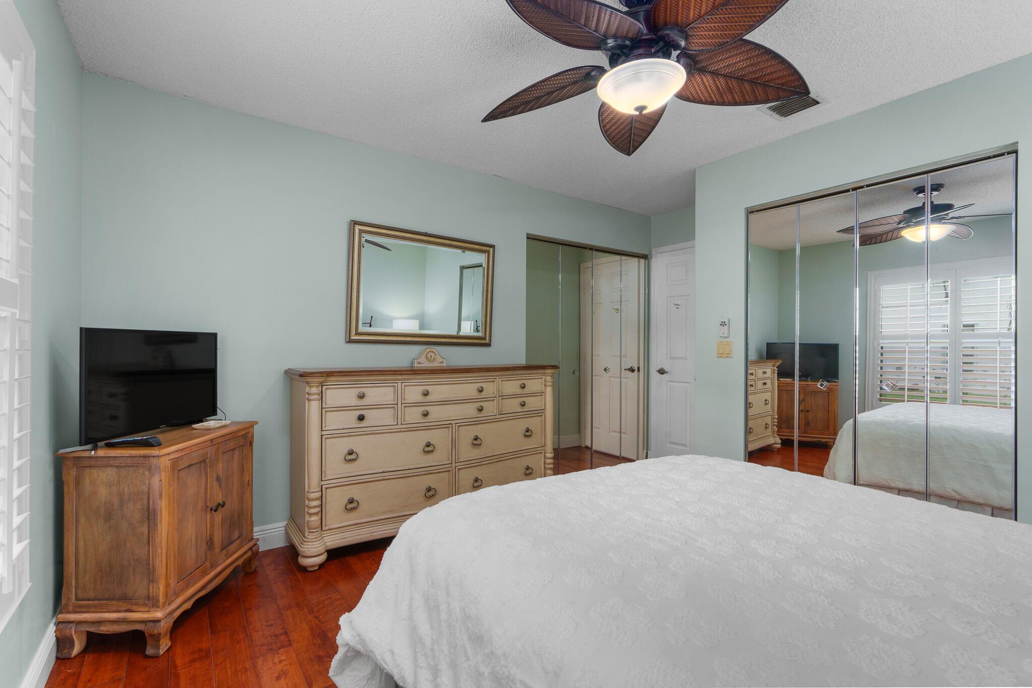 11199 Island Lakes Lane