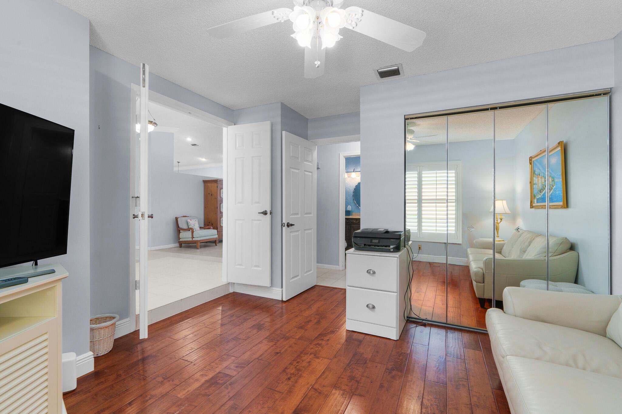 11199 Island Lakes Lane