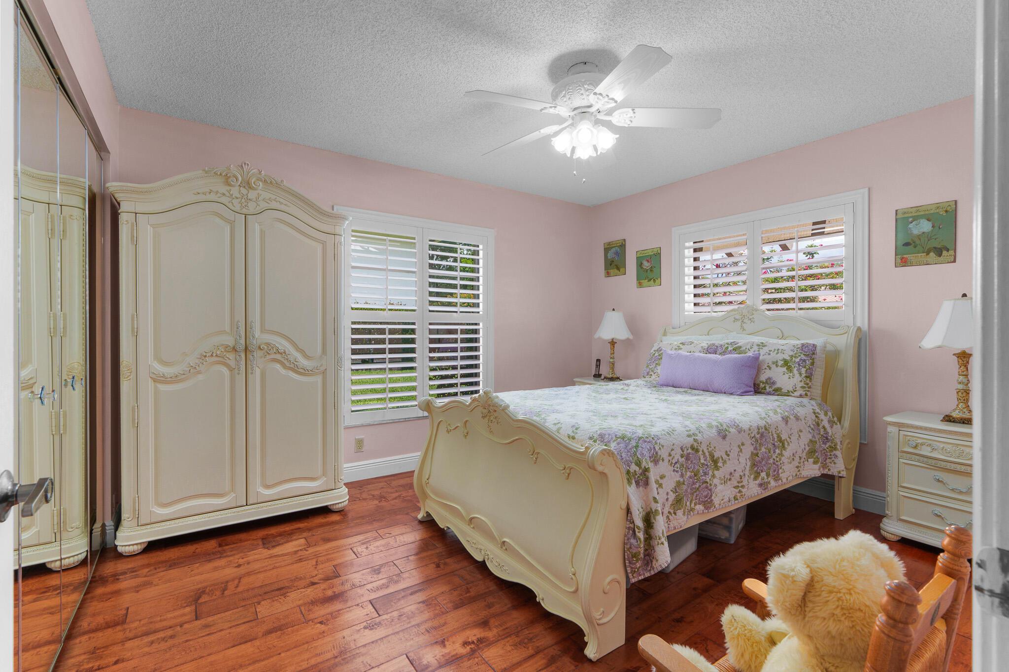 11199 Island Lakes Lane