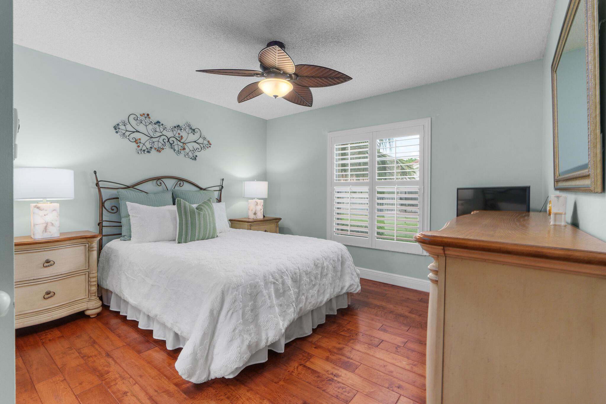 11199 Island Lakes Lane