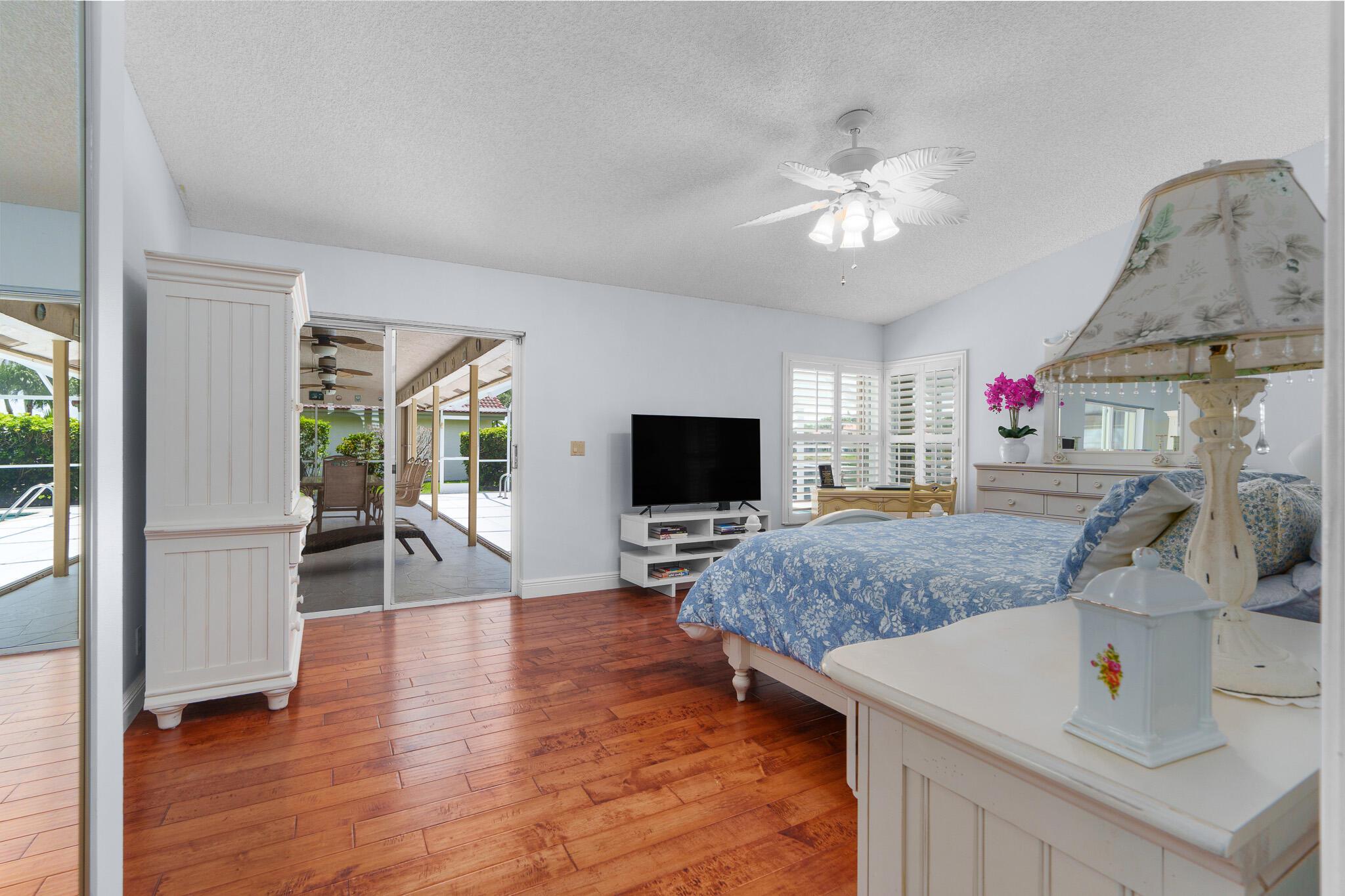 11199 Island Lakes Lane