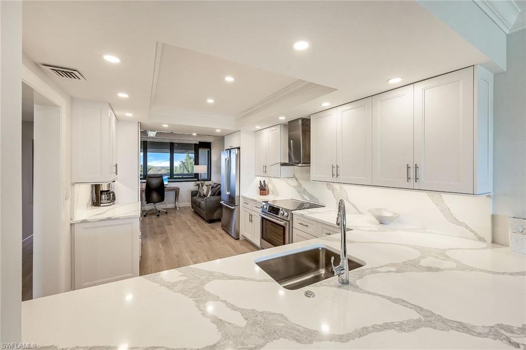 6300 Pelican Bay BLVD # 405 Unit: A-405