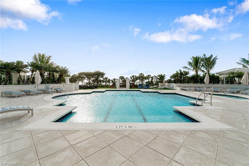 8473 Bay Colony DR # 403