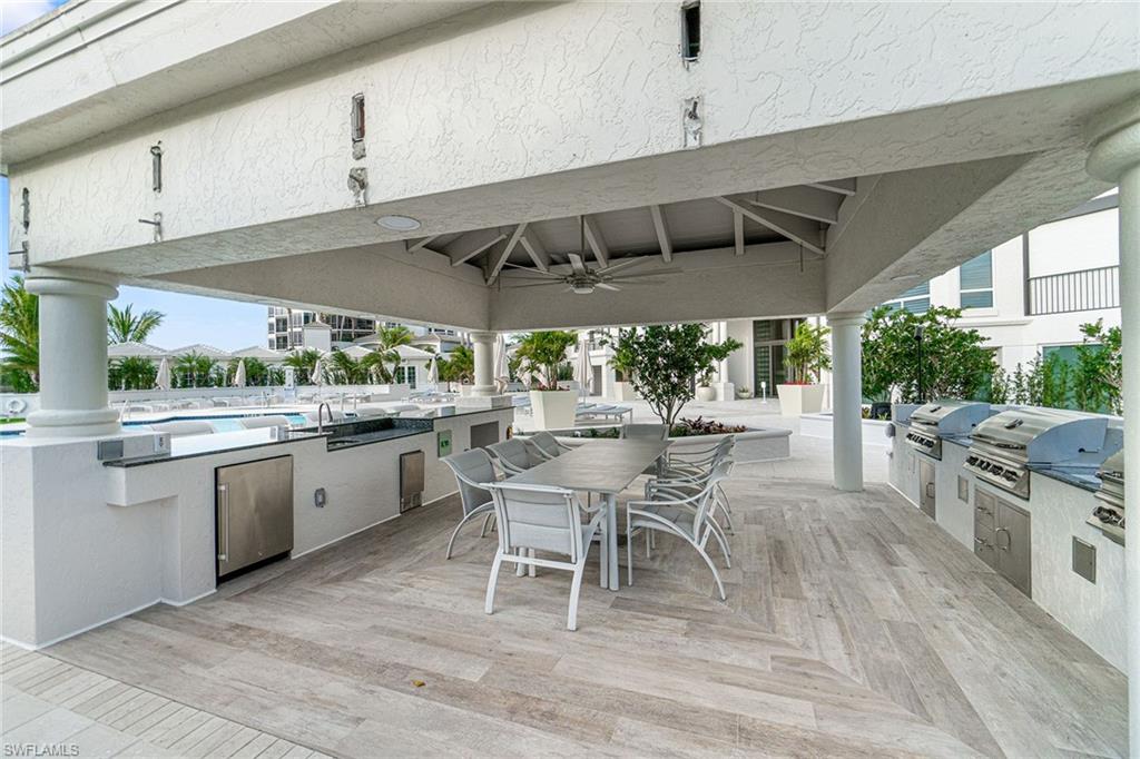 8473 Bay Colony DR # 403