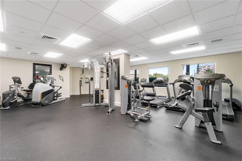 8473 Bay Colony DR # 403