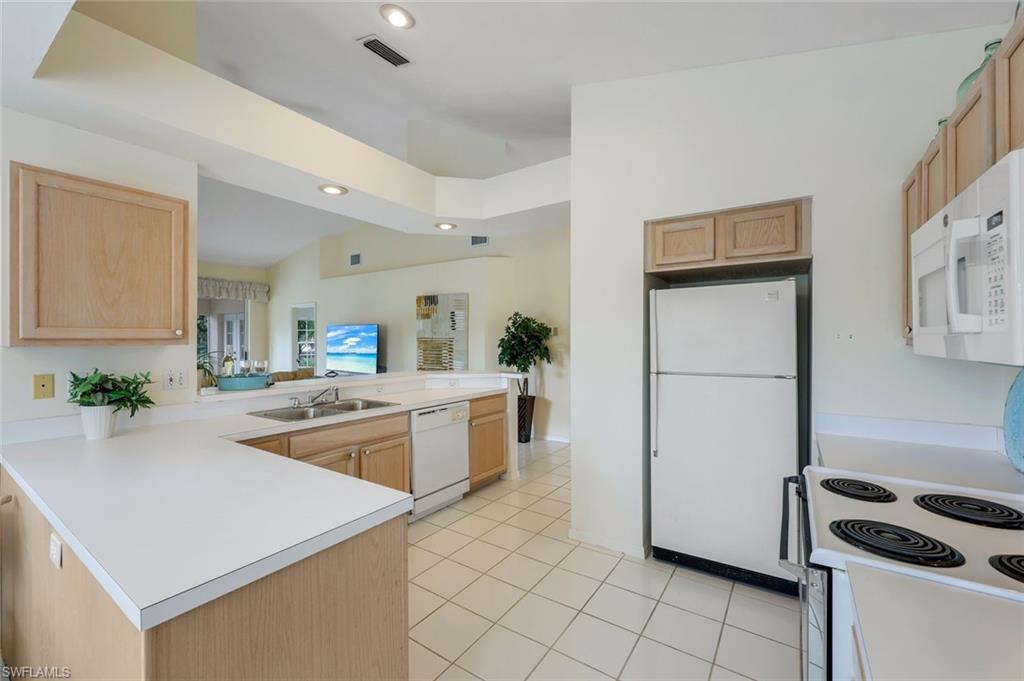 736 Wiggins Lake DR # 201