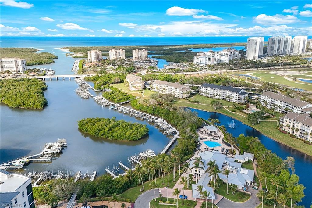 752 Wiggins Lake DR # 202