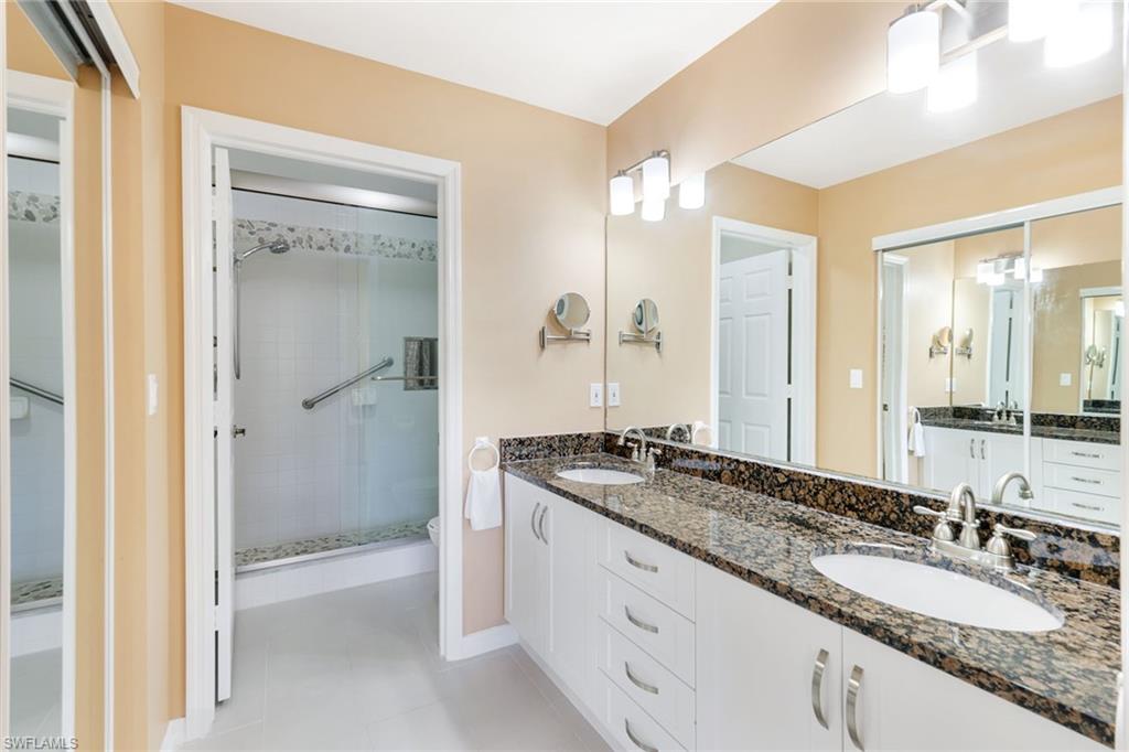 752 Wiggins Lake DR # 202