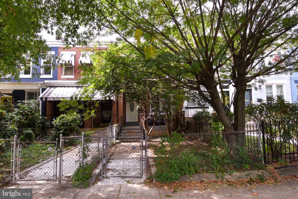 737 Kentucky Ave SE