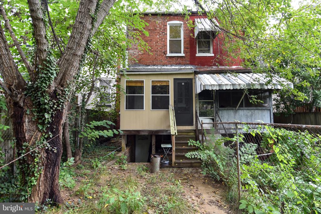 737 Kentucky Ave SE