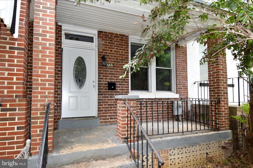 737 Kentucky Ave SE