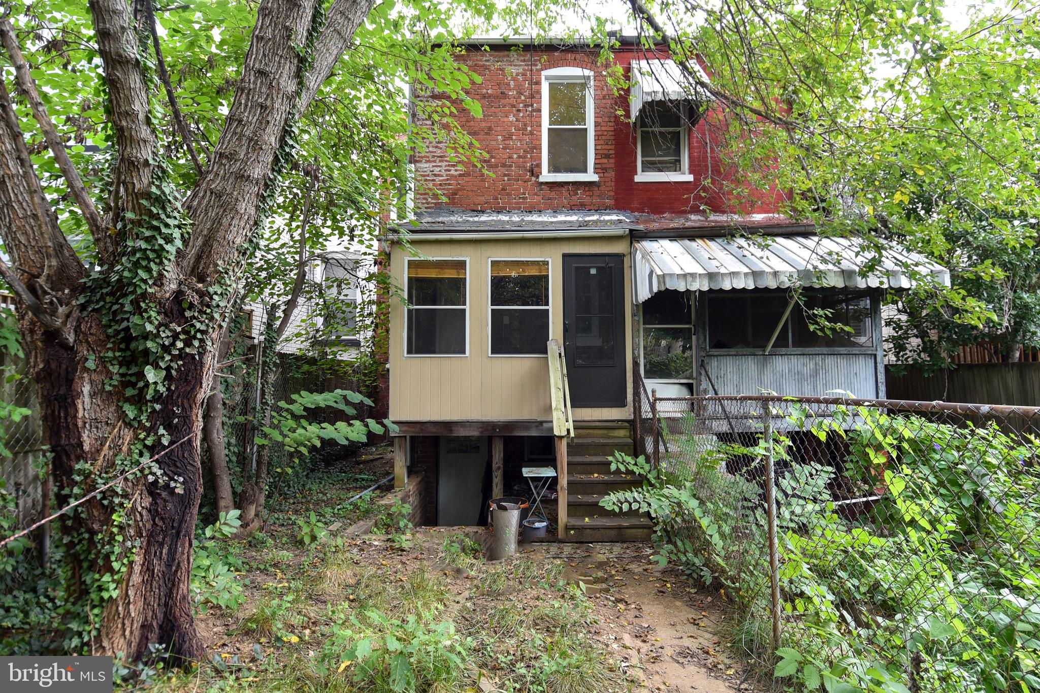 737 Kentucky Ave SE