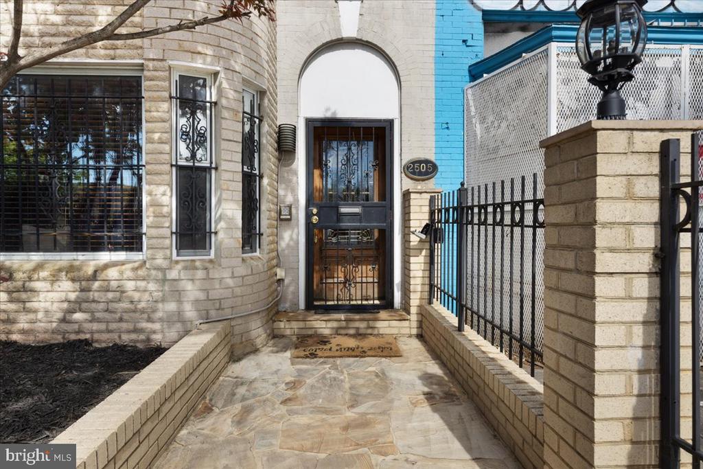 2505 N Capitol St NE