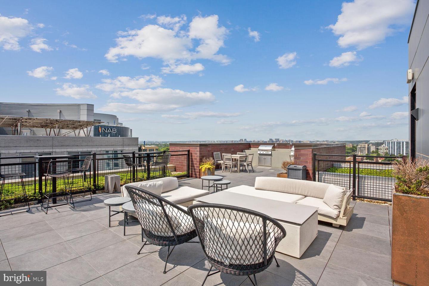 37 L St SE #401