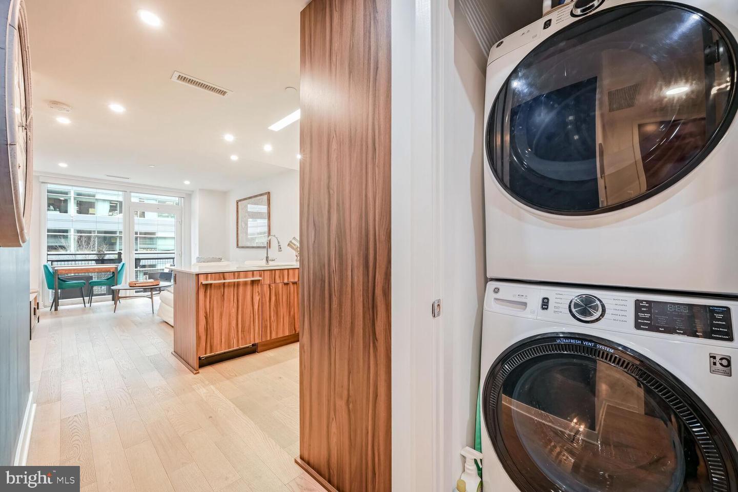 37 L St SE #401