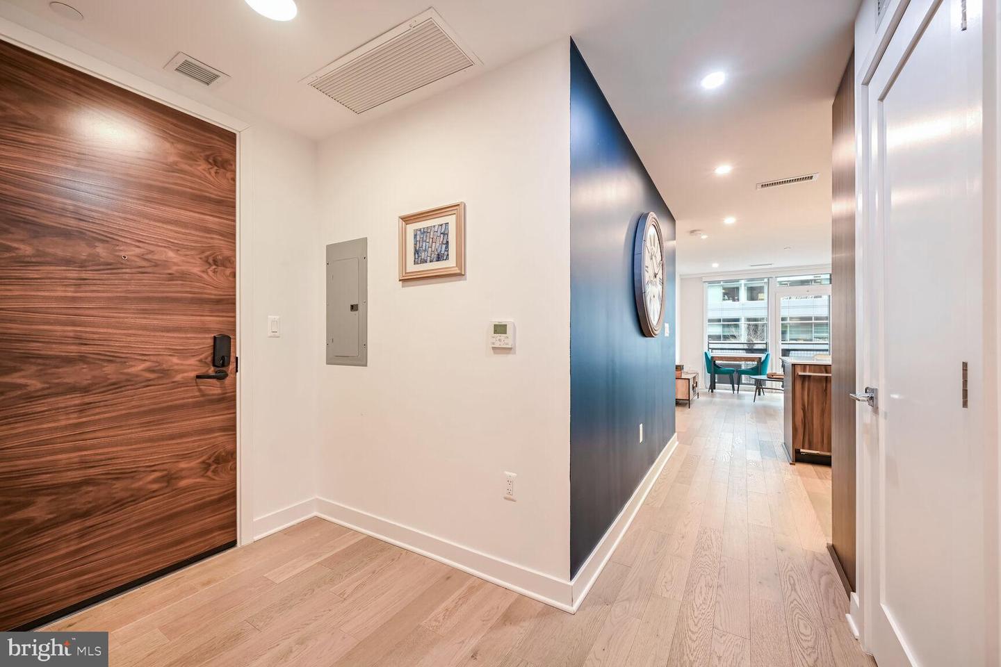 37 L St SE #401