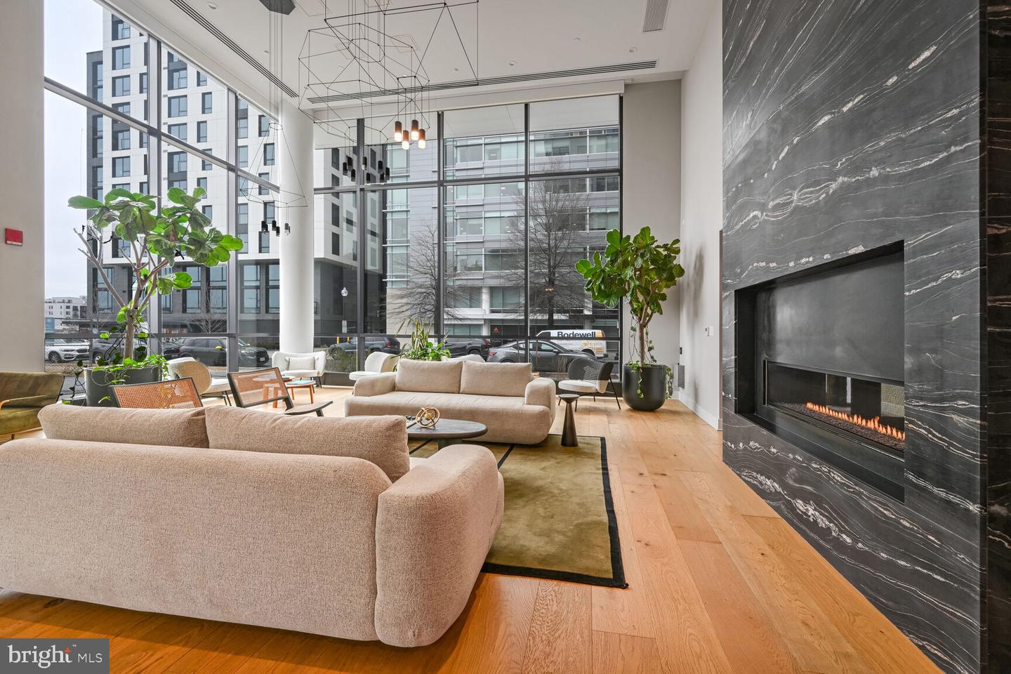 37 L St SE #401