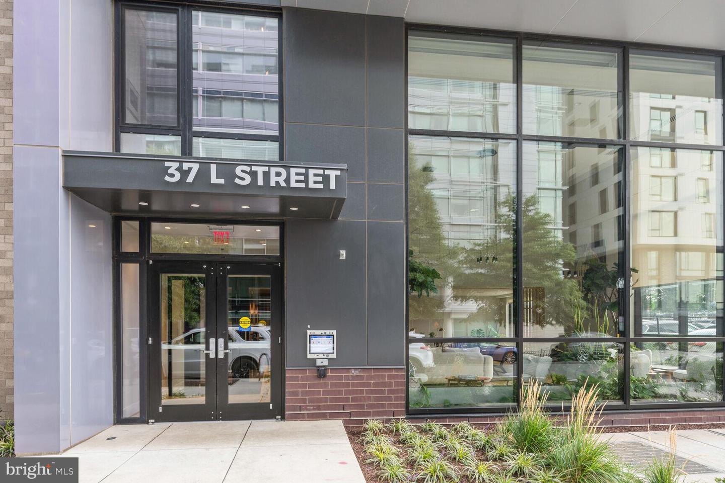 37 L St SE #401
