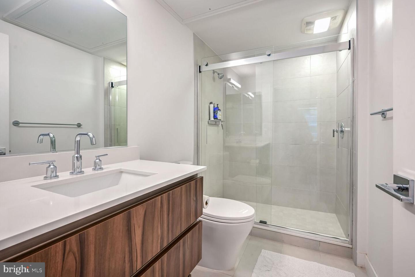37 L St SE #401