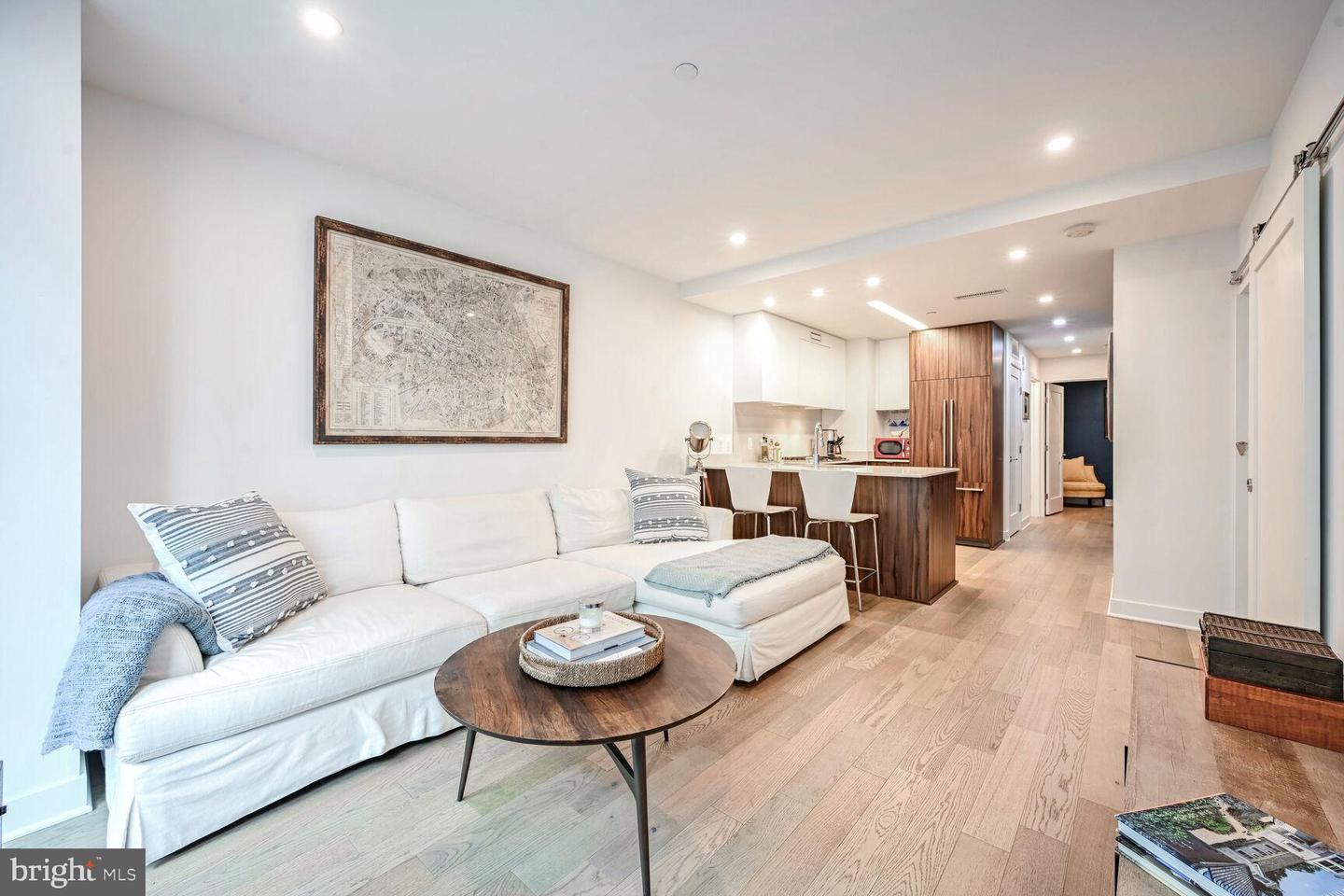 37 L St SE #401