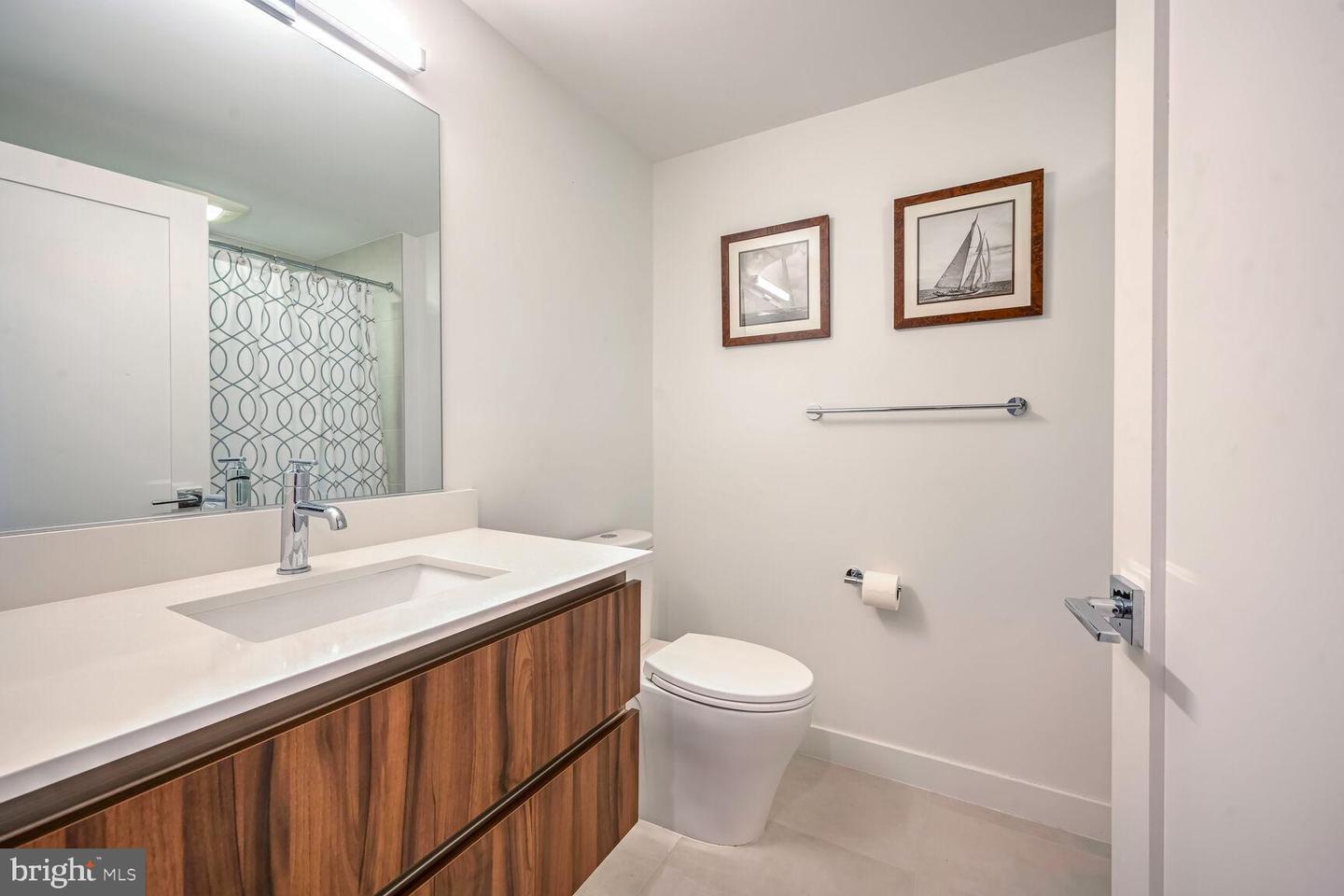 37 L St SE #401