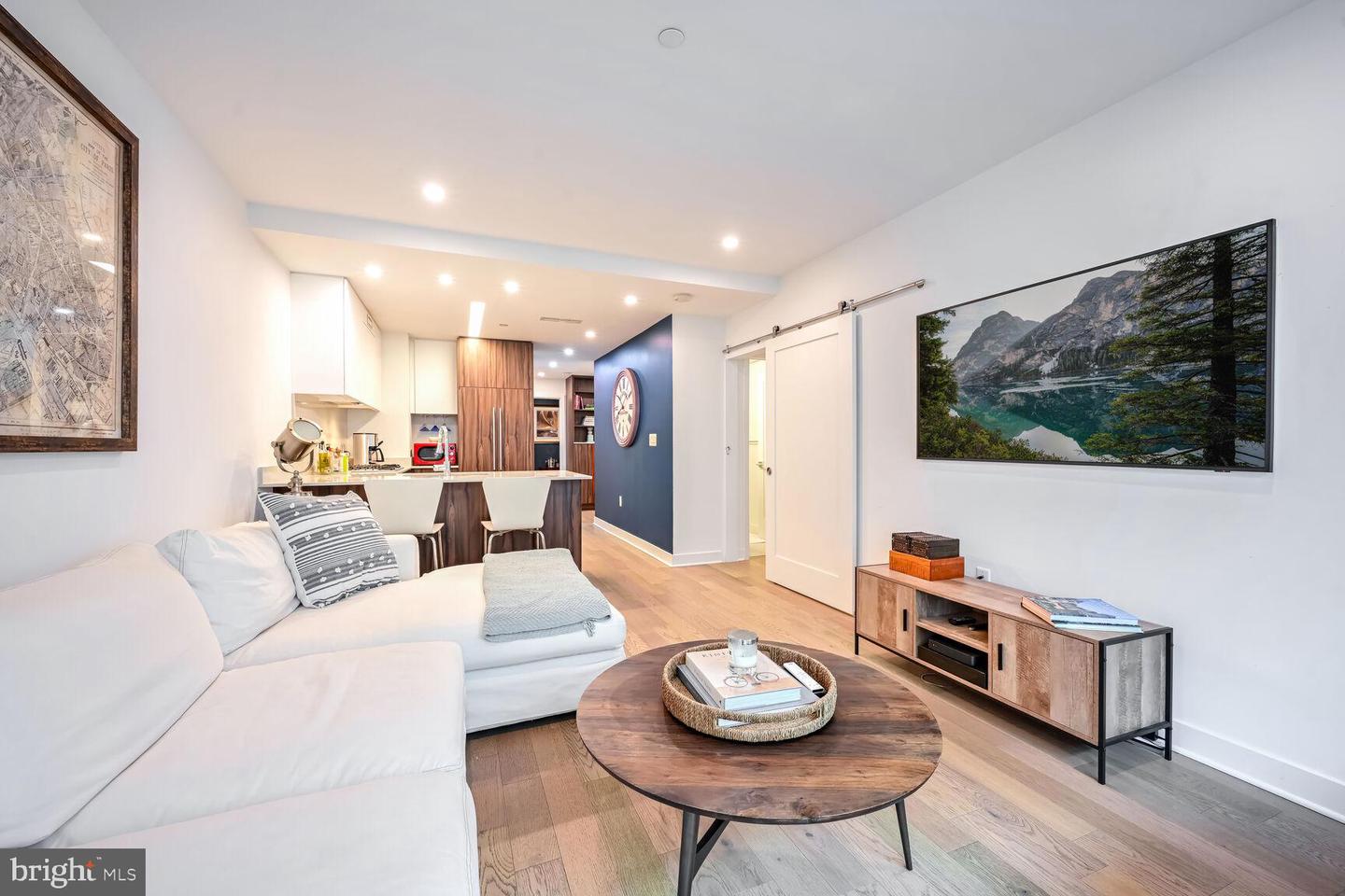 37 L St SE #401