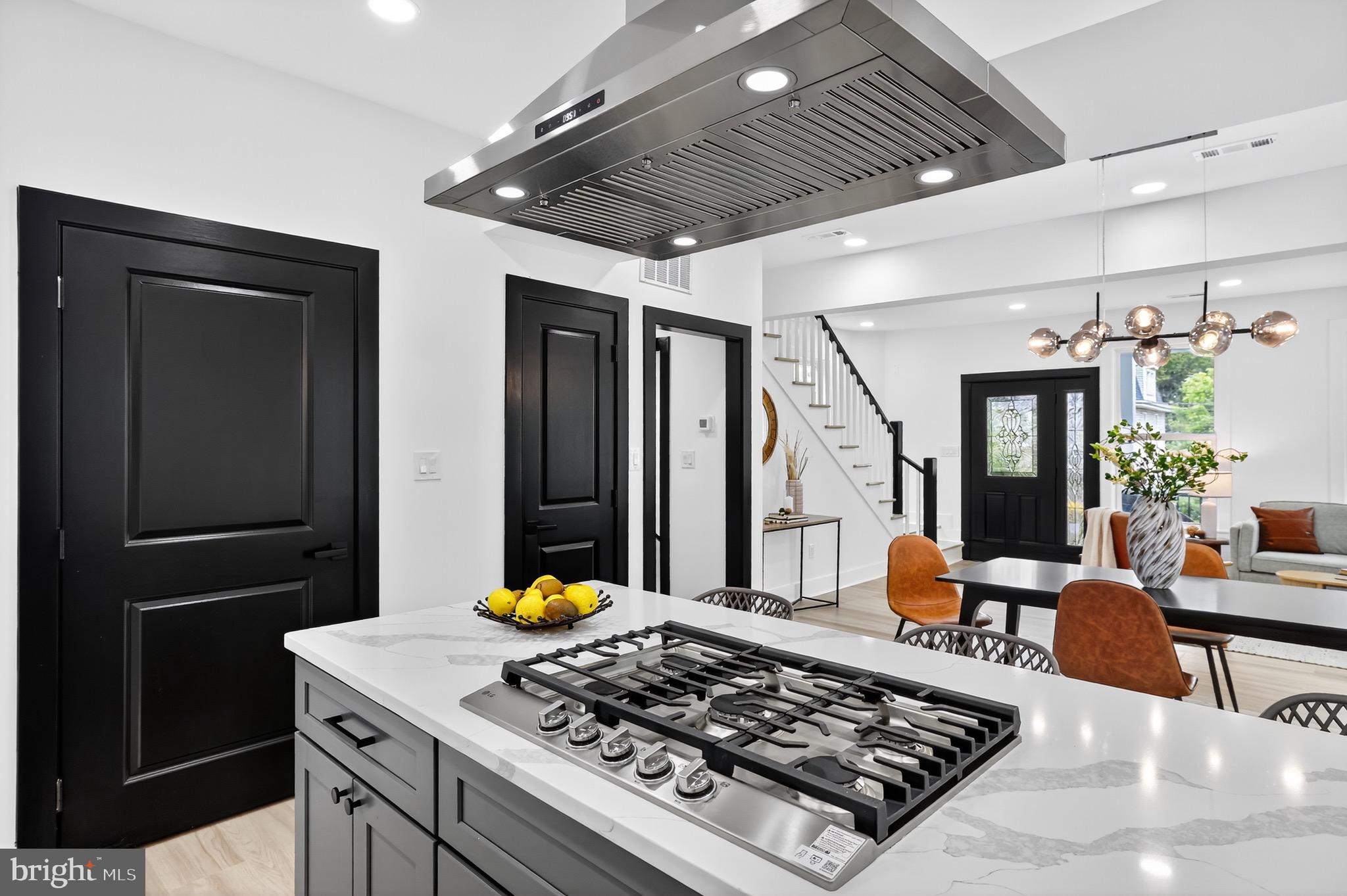 2948 MILLS AVENUE NE