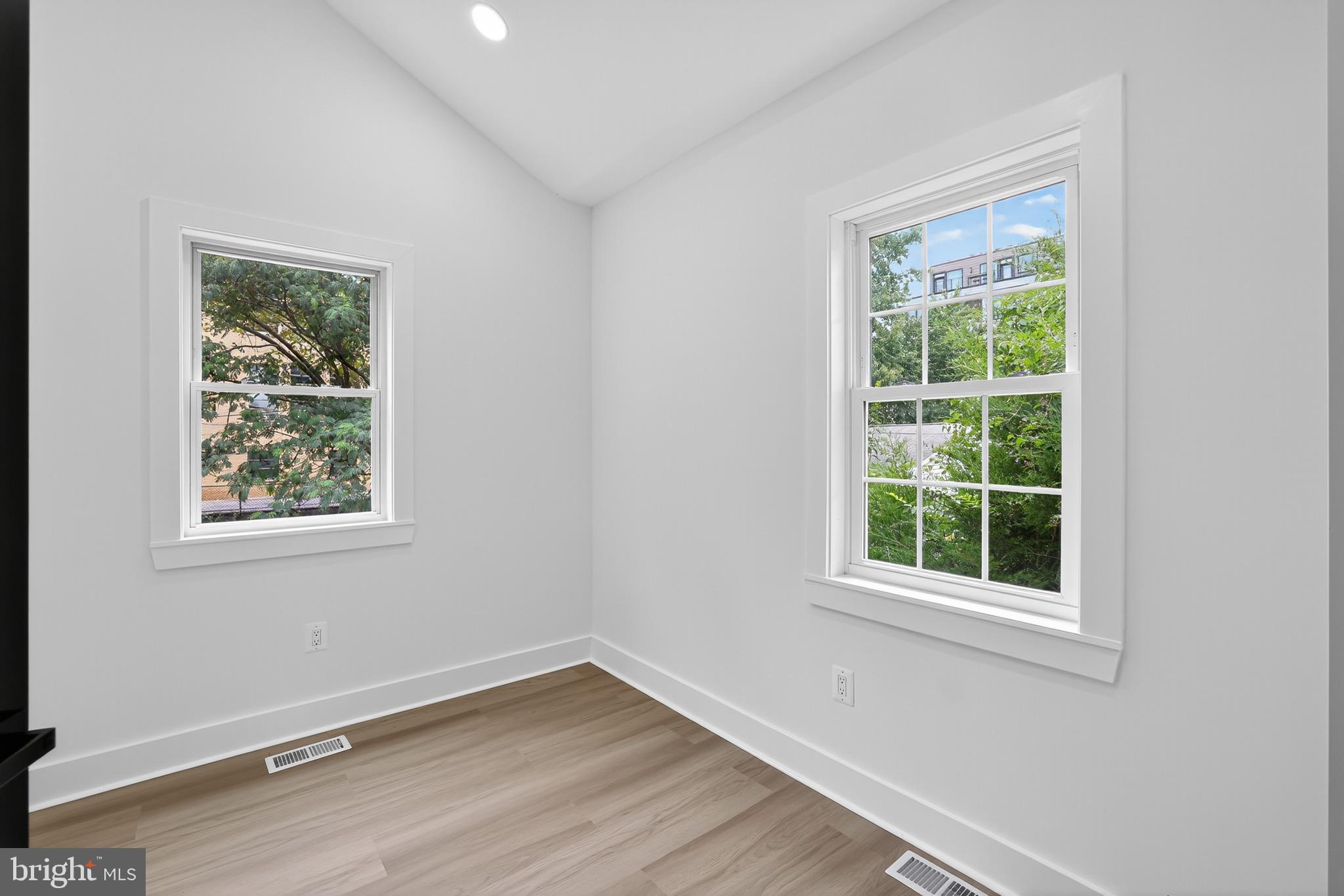 2948 MILLS AVENUE NE