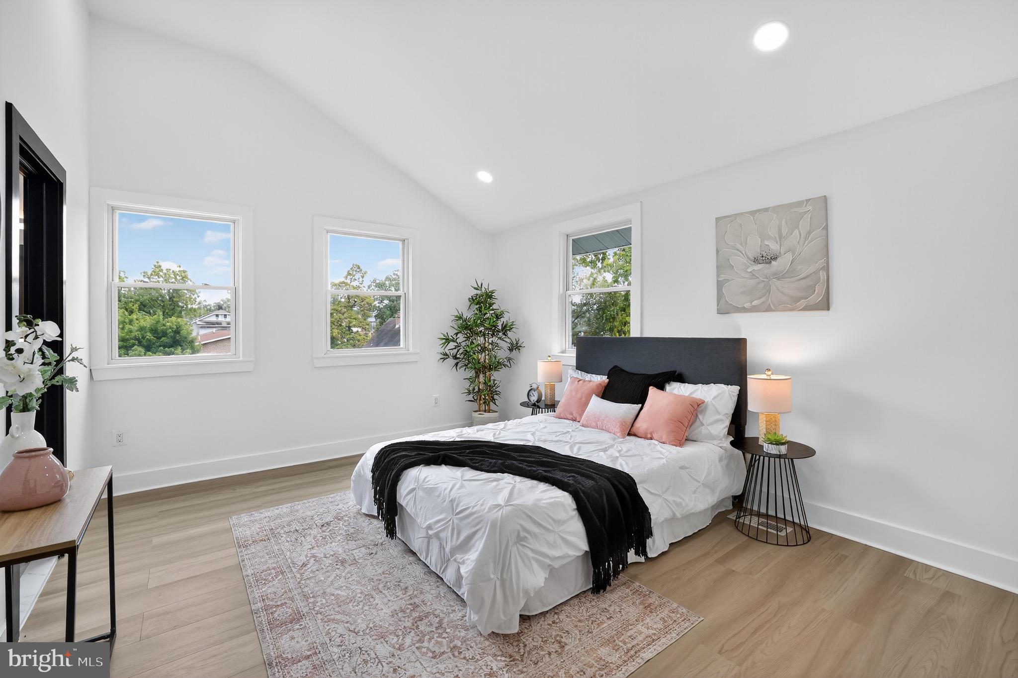 2948 MILLS AVENUE NE