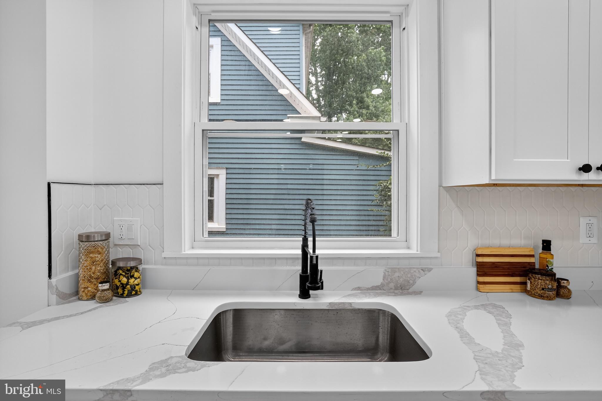 2948 MILLS AVENUE NE