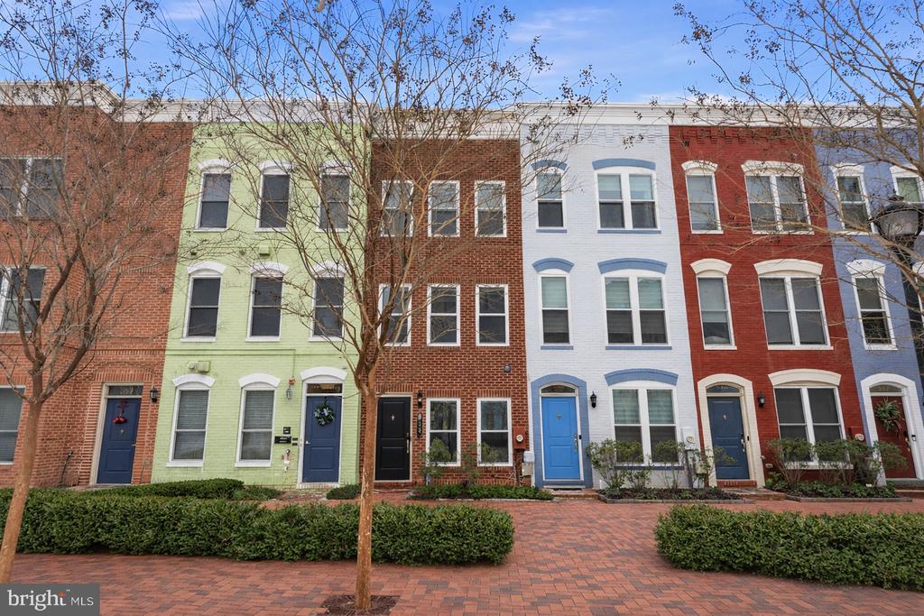 353 L STREET SE