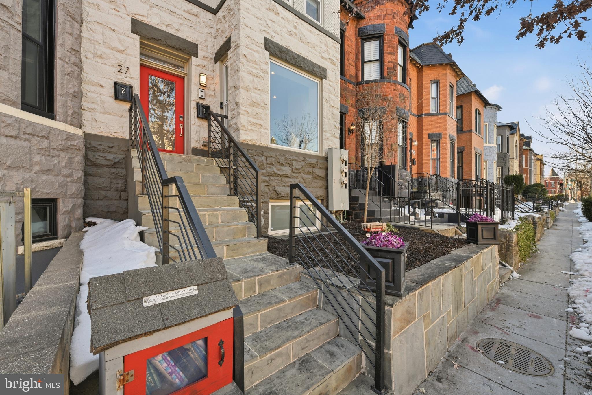 27 QUINCY PLACE NE 1