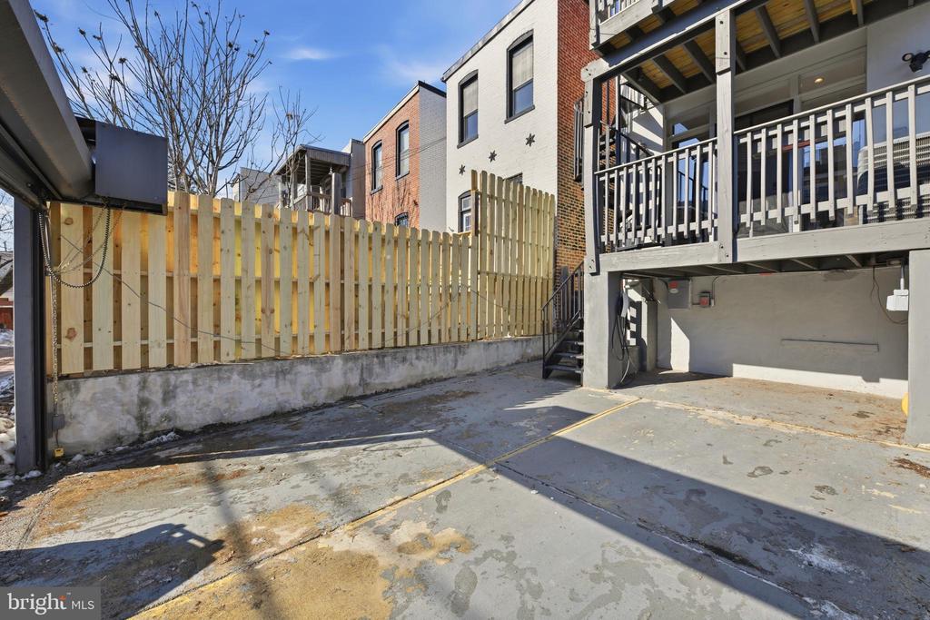 27 QUINCY PLACE NE 1