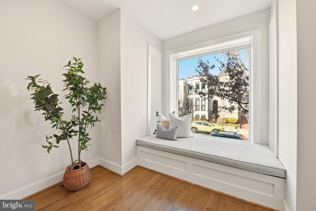 27 QUINCY PLACE NE 1