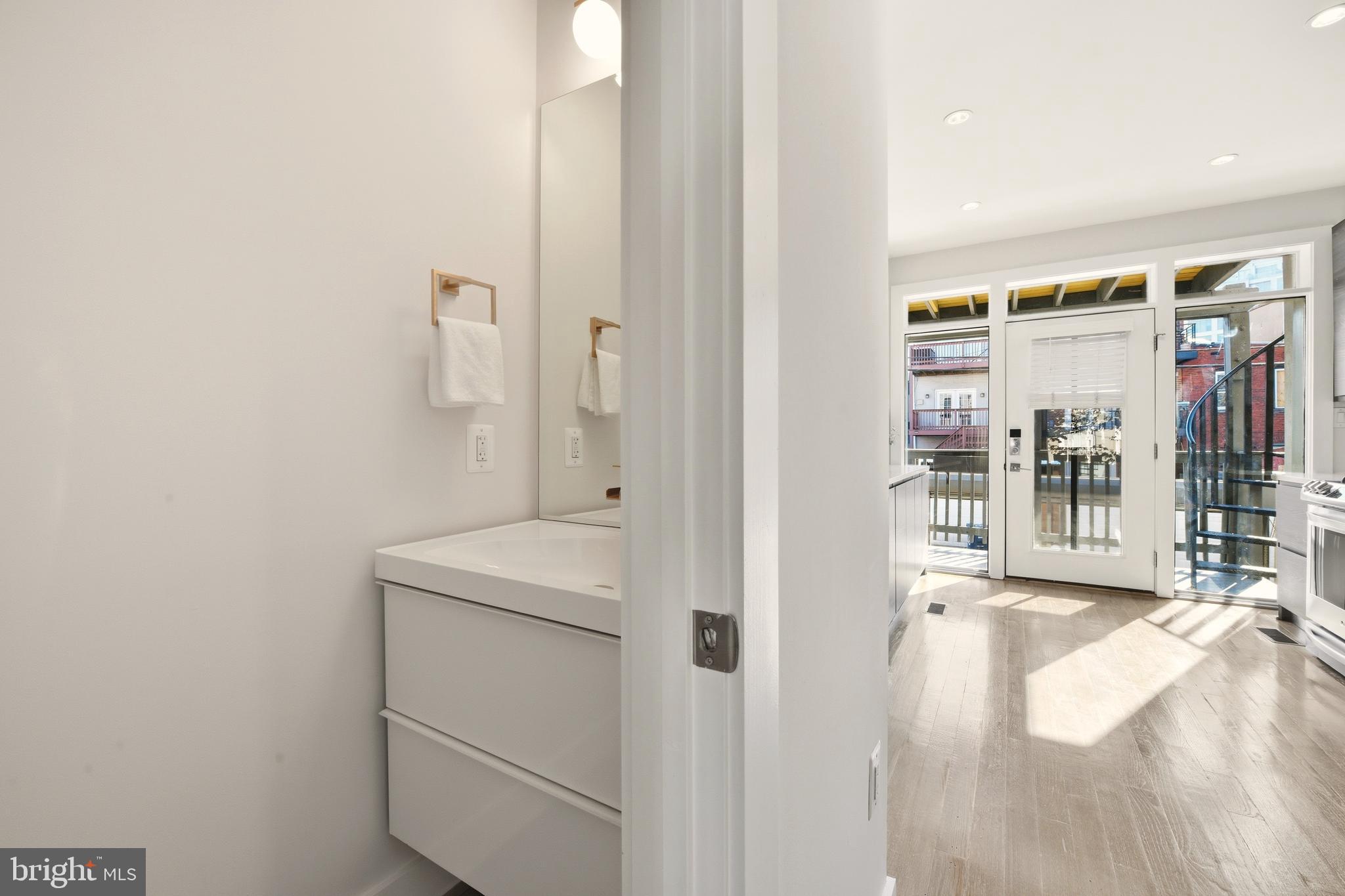 27 QUINCY PLACE NE 1