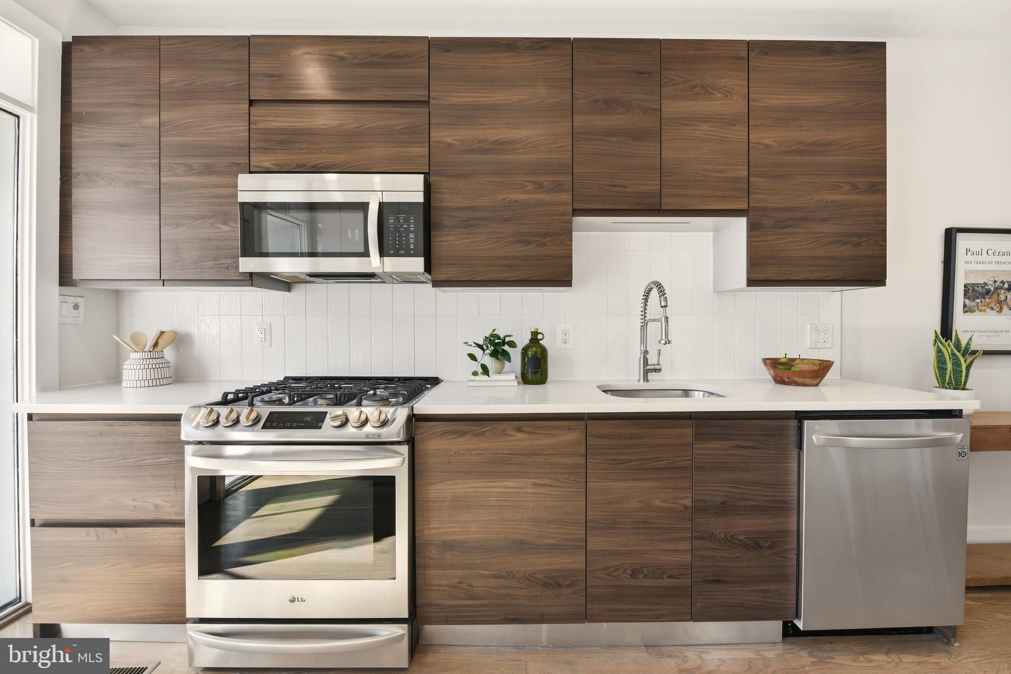 27 QUINCY PLACE NE 1