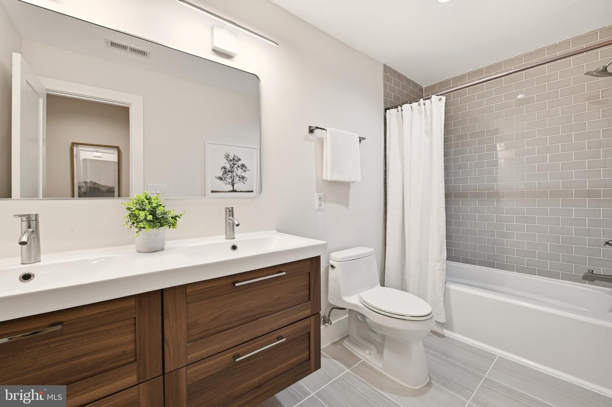 27 QUINCY PLACE NE 1