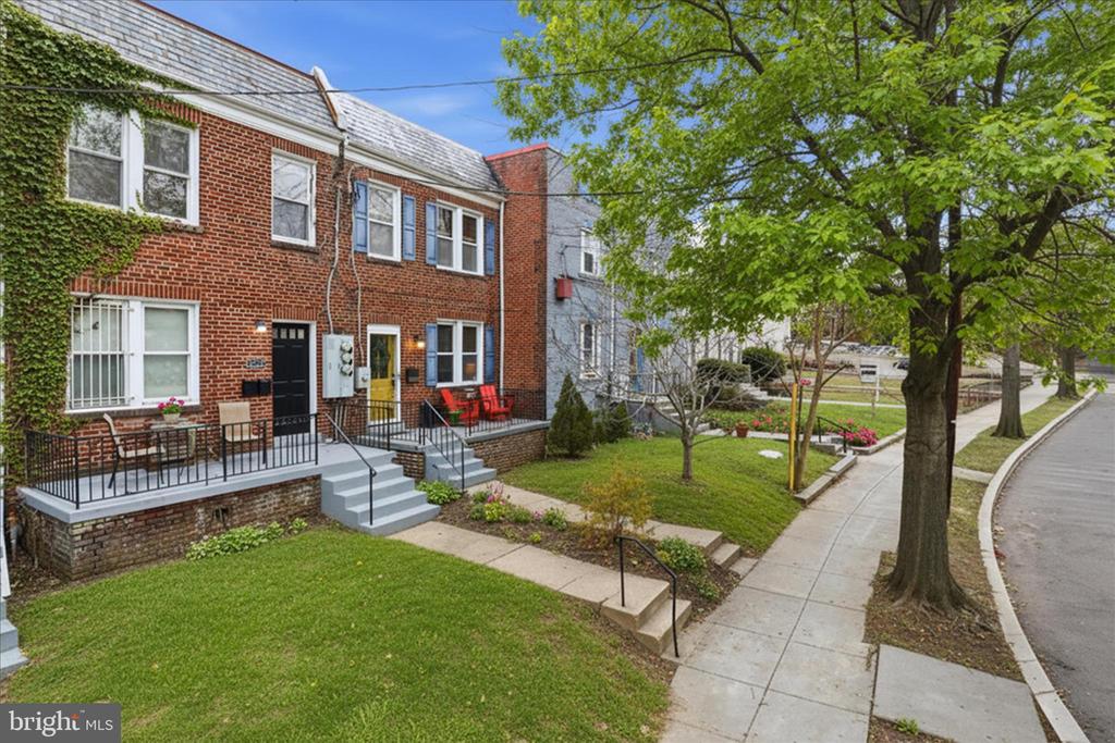4034 7TH STREET NE