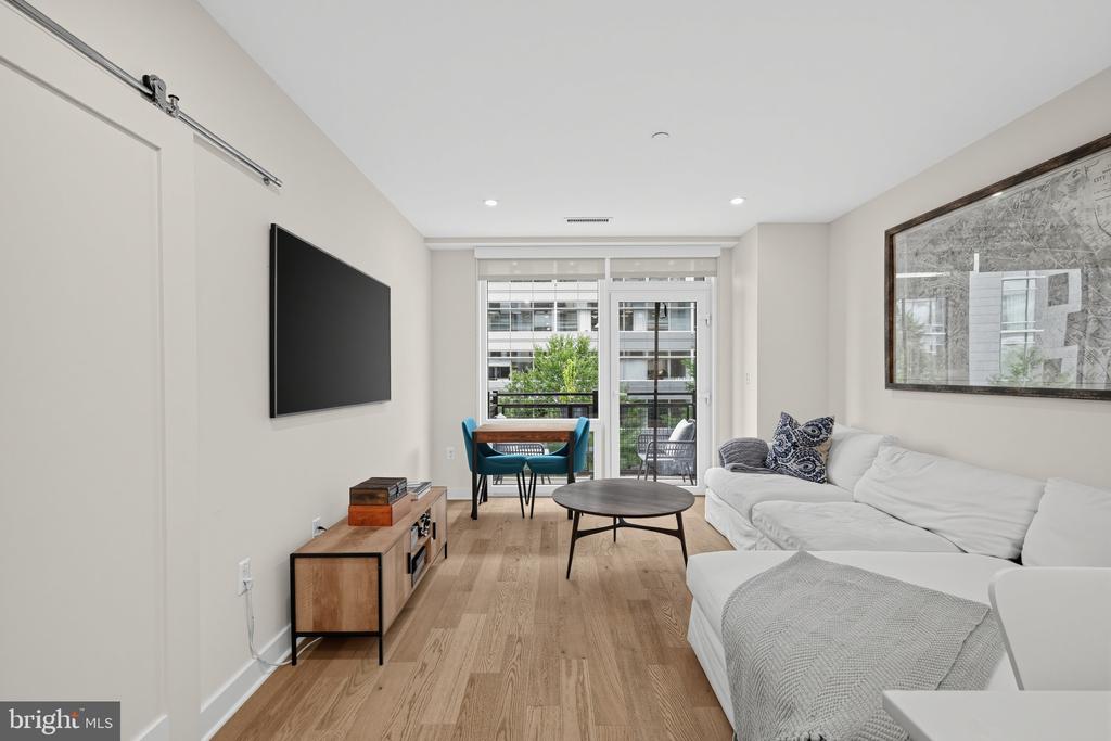 37 L STREET SE Unit: 401
